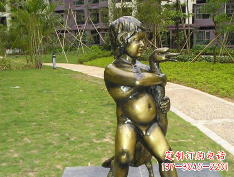 哈尔滨新颖童真男孩城市玻璃钢仿铜景观雕塑
