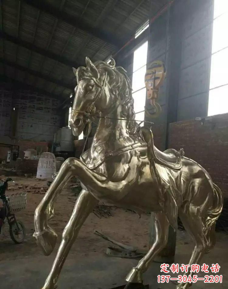 哈尔滨奔马铜雕
