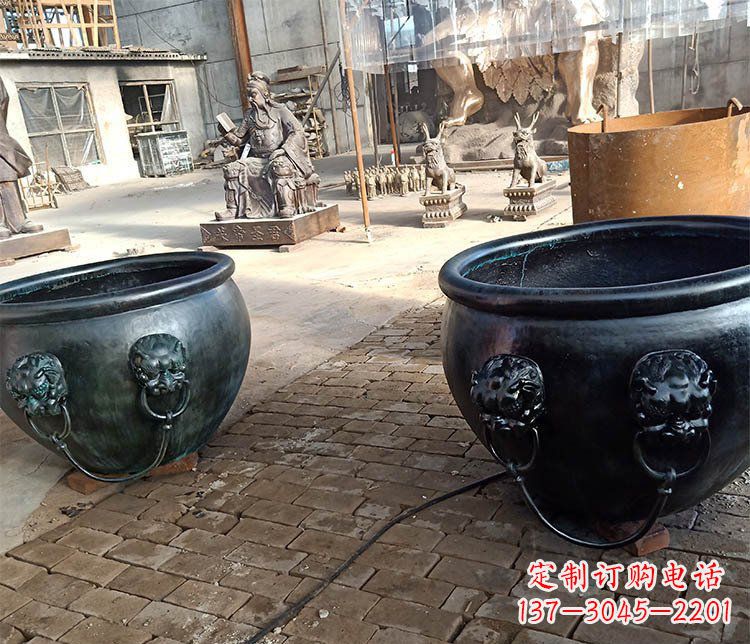 哈尔滨铜雕制的水缸摆件