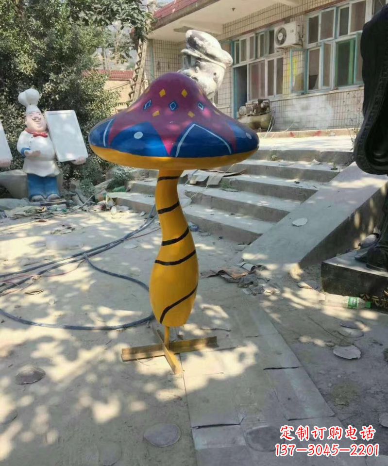 哈尔滨玻璃钢彩绘公园蘑菇雕塑