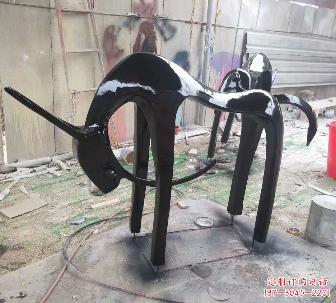 哈尔滨玻璃钢制作的鹿雕塑——装点你的庭院