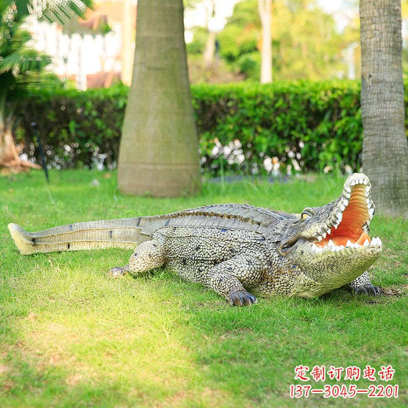 哈尔滨玻璃钢雕塑户外园林景观装饰仿真动物鳄鱼摆件