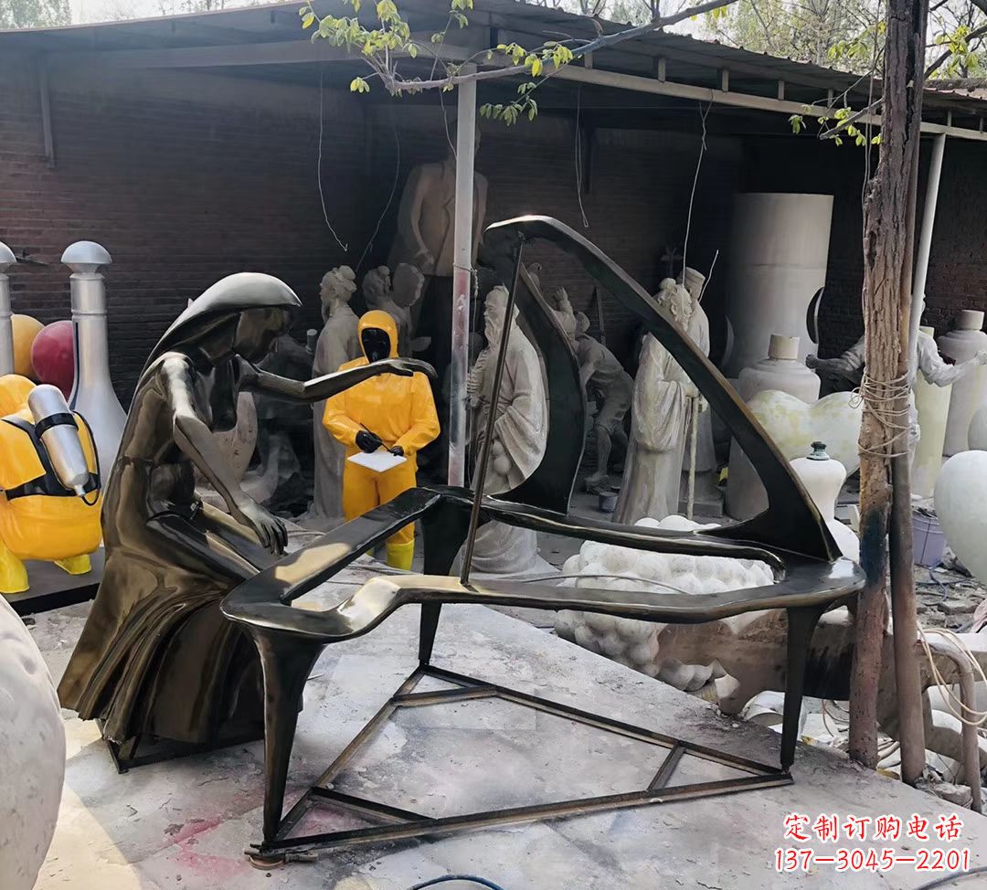 哈尔滨玻璃钢仿铜钢琴雕塑