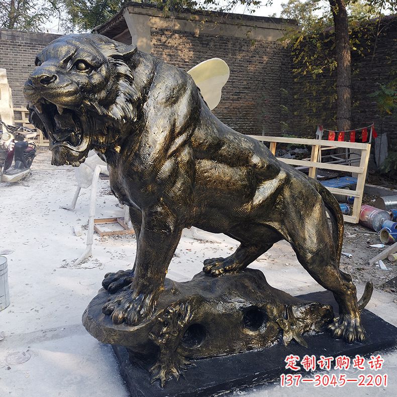 哈尔滨玻璃钢仿铜老虎雕塑