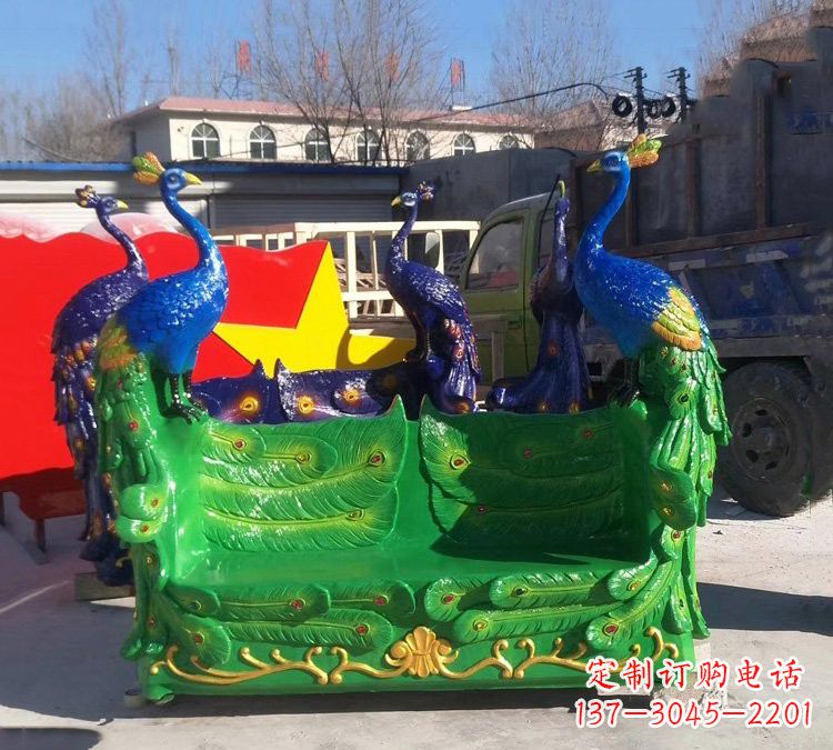 哈尔滨玻璃钢孔雀雕塑给您带来精美的艺术体验