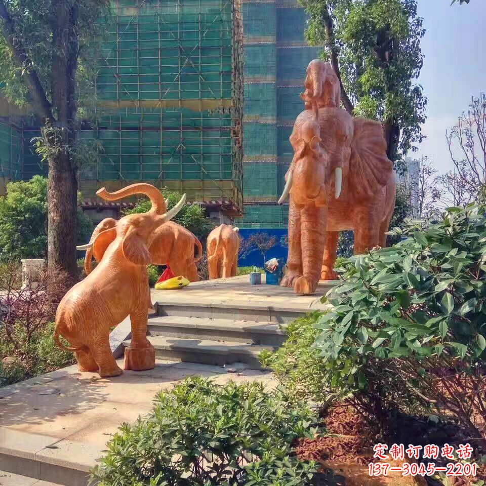 哈尔滨玻璃钢卡通大象雕塑——给小区园林带来活力