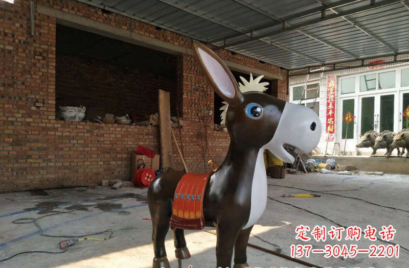 哈尔滨玻璃钢毛驴雕塑一种抒情的艺术形式