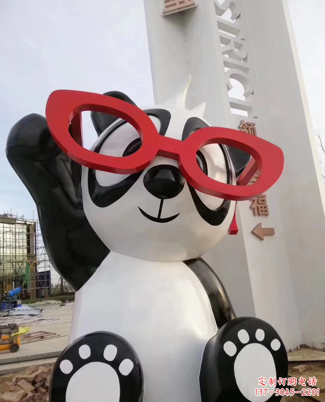 哈尔滨玻璃钢制熊猫雕塑——传承中华文化的艺术精品