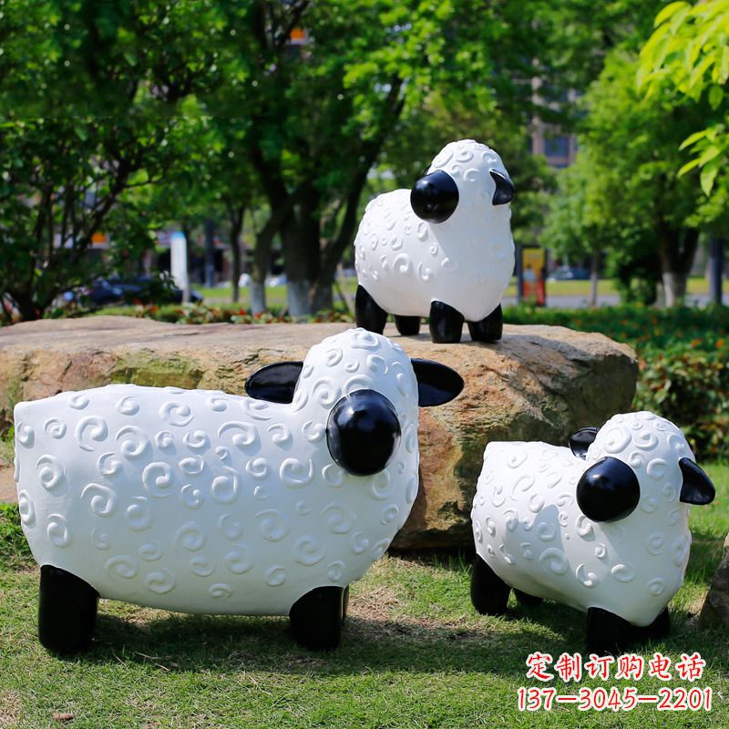 哈尔滨玻璃钢卡通动物雕塑,增添公园草坪韵味