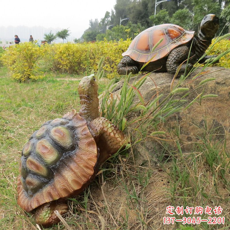 哈尔滨玻璃钢乌龟园林草丛动物雕塑摆件