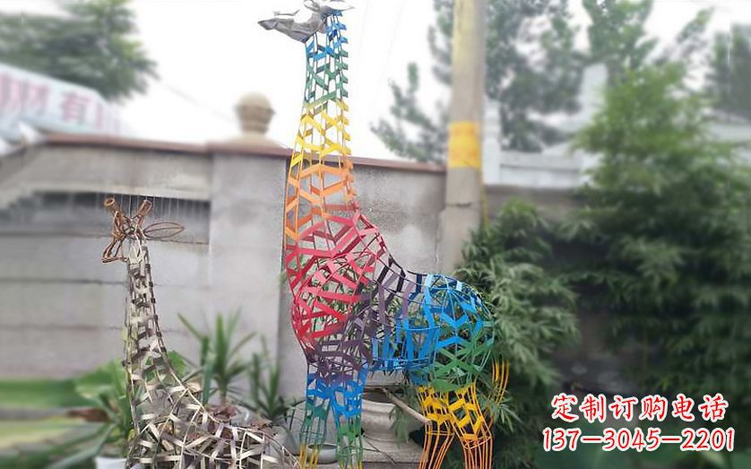 哈尔滨不锈钢长颈鹿雕塑把自然美景带入室内