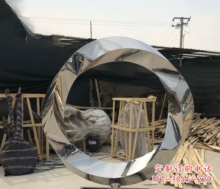 哈尔滨不锈钢抽象镜面圆环雕塑1