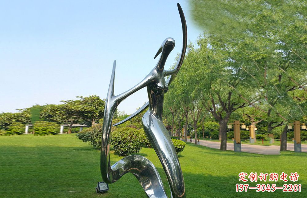 哈尔滨不锈钢美女雕塑给公园注入活力