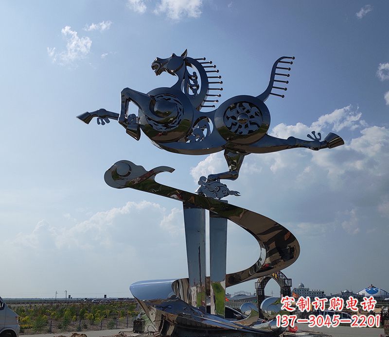 哈尔滨不锈钢大型马踏飞燕景观雕塑集艺术与自然于一体