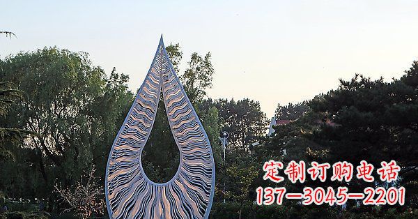 哈尔滨水滴雕塑给公园带来流动的美