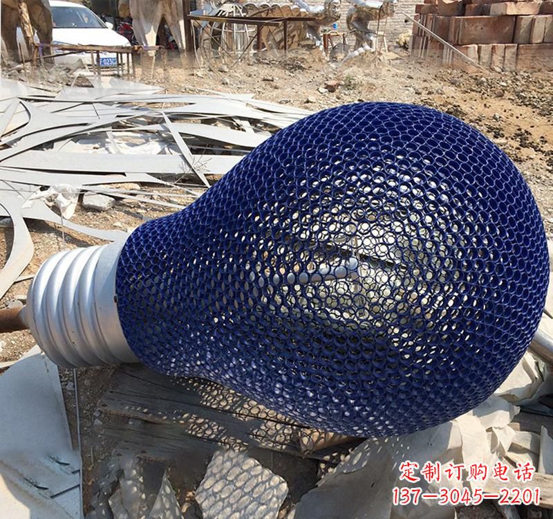哈尔滨不锈钢灯泡雕塑灯光下的美丽之美