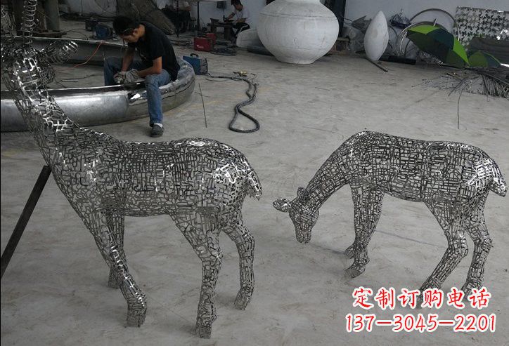 哈尔滨不锈钢动物镂空鹿雕塑