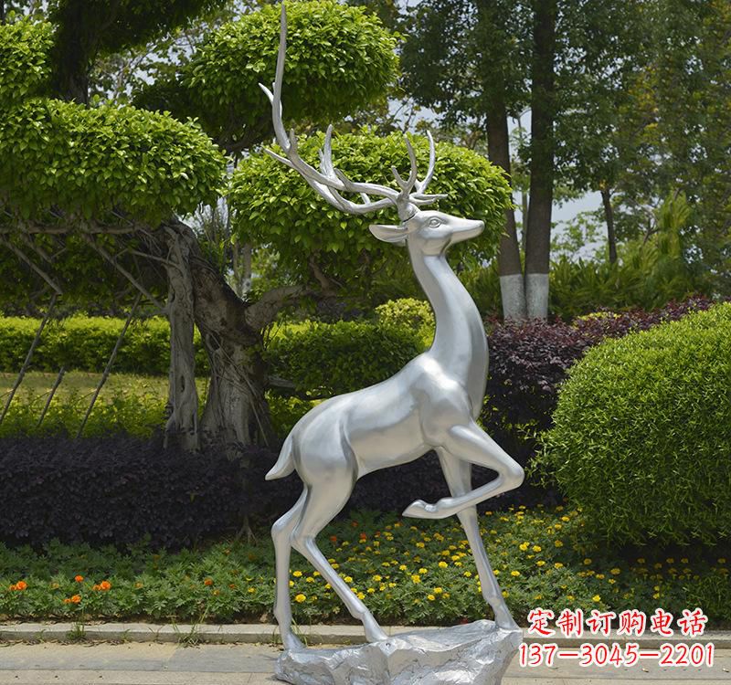 哈尔滨不锈钢梅花鹿雕塑艺术与自然的完美结合