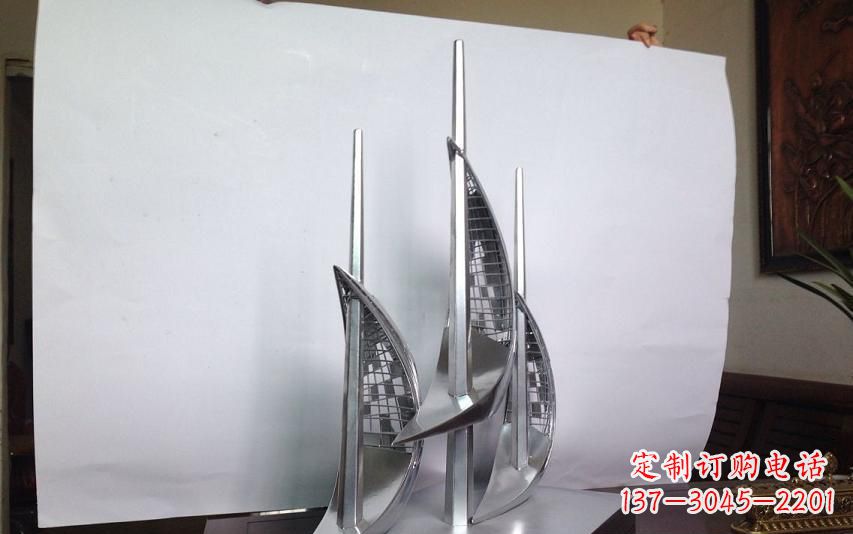 哈尔滨不锈钢帆船雕塑传承精神的象征
