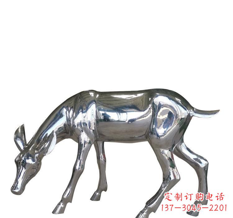 哈尔滨不锈钢公园草坪上的鹿雕塑——让美景更加完美
