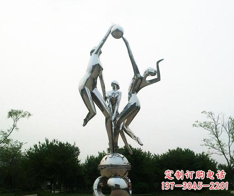 哈尔滨不锈钢公园打排球的女孩雕塑