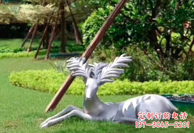 哈尔滨不锈钢公园大角鹿雕塑精致而美丽