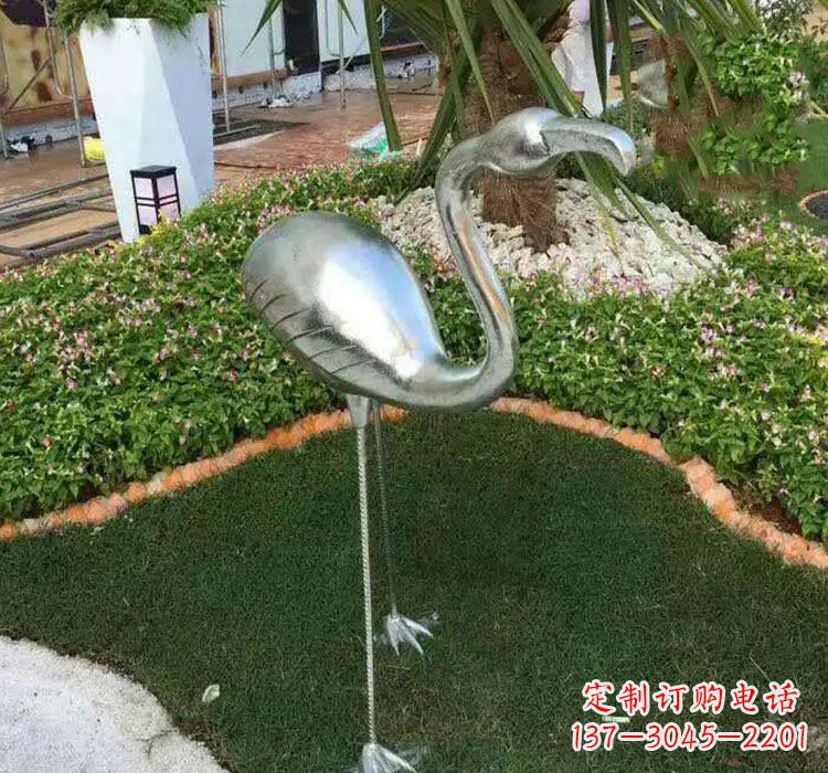 哈尔滨火烈鸟雕塑美丽而又充满力量