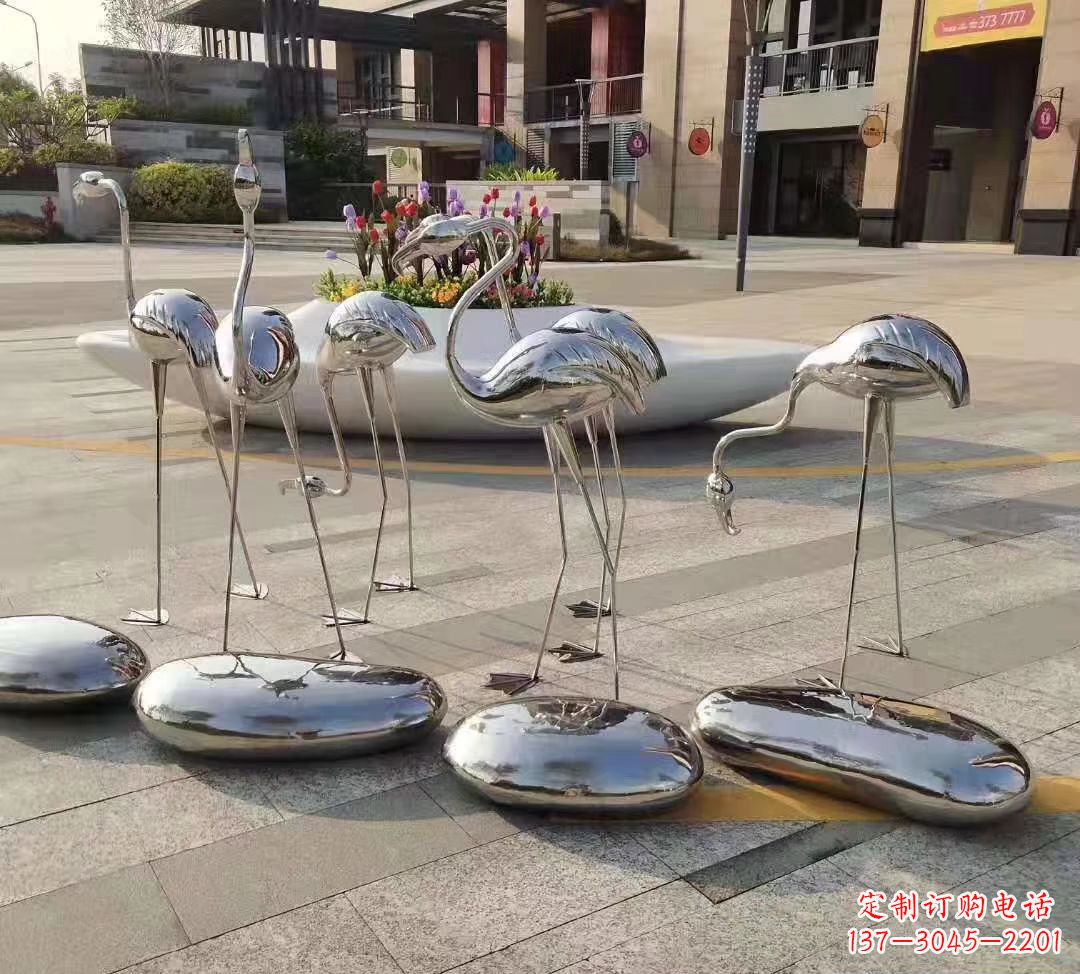 哈尔滨不锈钢公园镜面鹅卵石火烈鸟雕塑