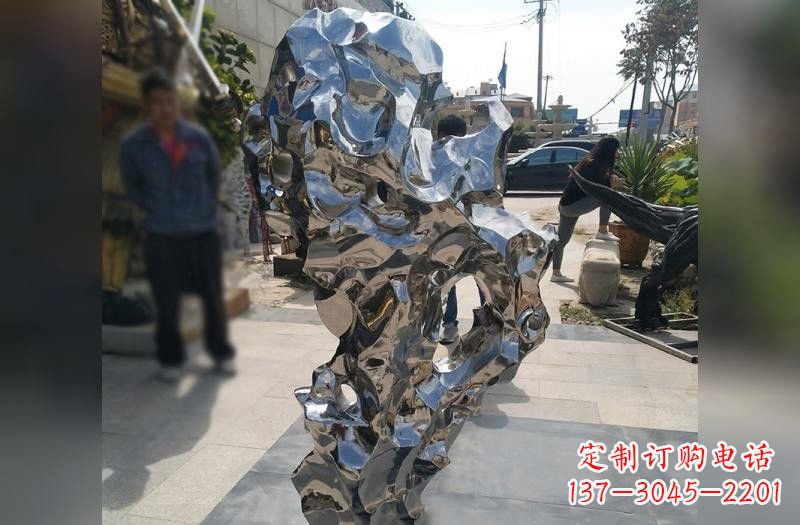 哈尔滨太湖石雕塑——点缀不锈钢公园