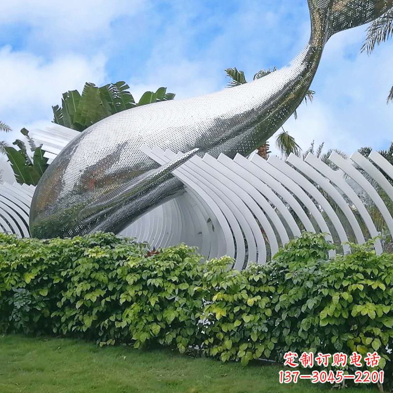 哈尔滨海豚雕塑镜面鲸鱼创意动物景观
