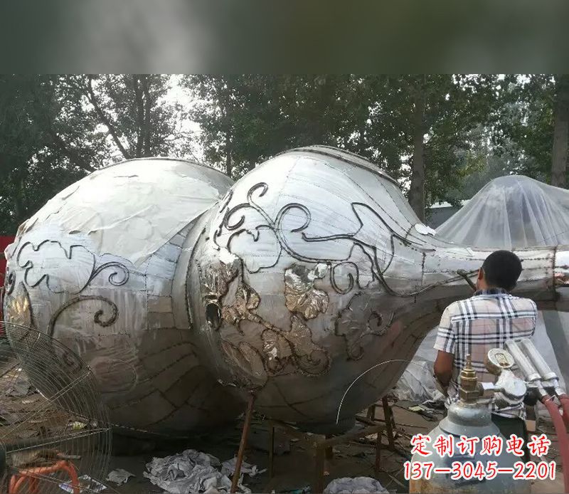 哈尔滨不锈钢葫芦雕塑精美绝伦