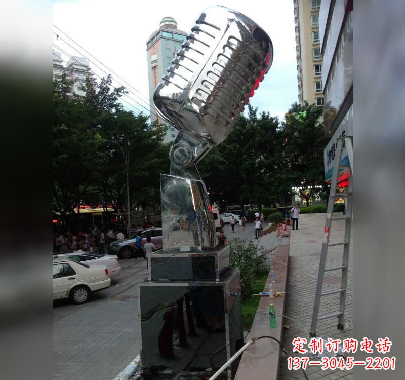 哈尔滨不锈钢话筒雕塑高贵而又精致
