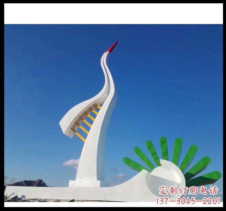 哈尔滨不锈钢景区抽象仙鹤和松树雕塑