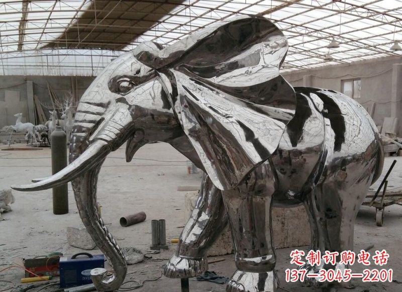哈尔滨不锈钢镜面大象雕塑——独特的艺术精品