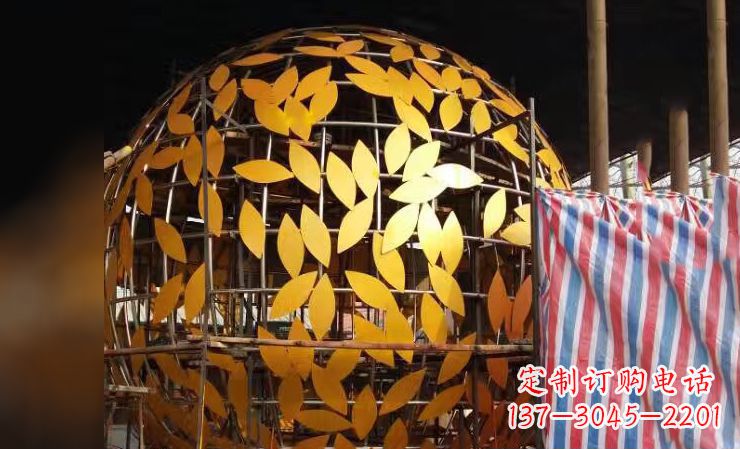 哈尔滨不锈钢镂空树叶雕塑——精美绝伦