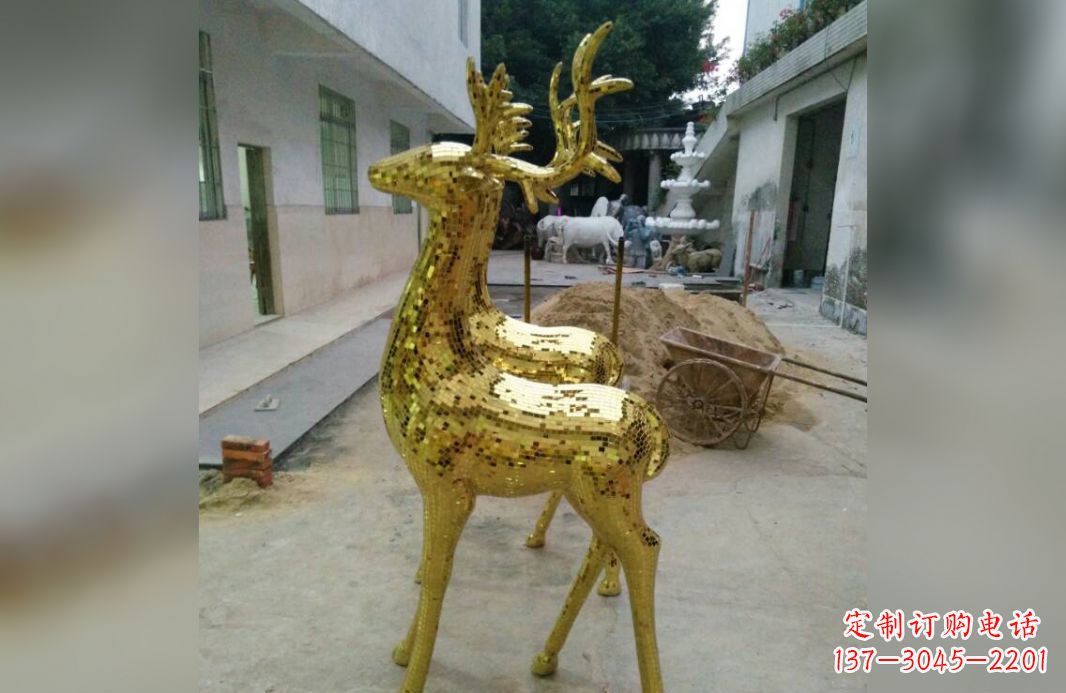 哈尔滨不锈钢鹿公园的动物雕塑