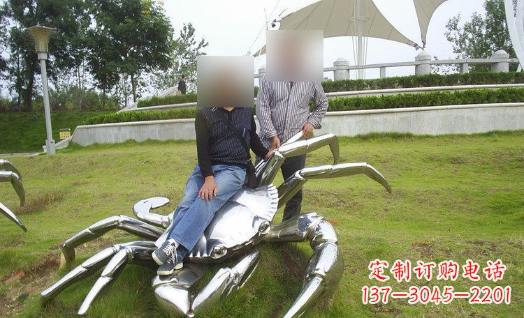 哈尔滨不锈钢螃蟹雕塑艺术美化公园环境