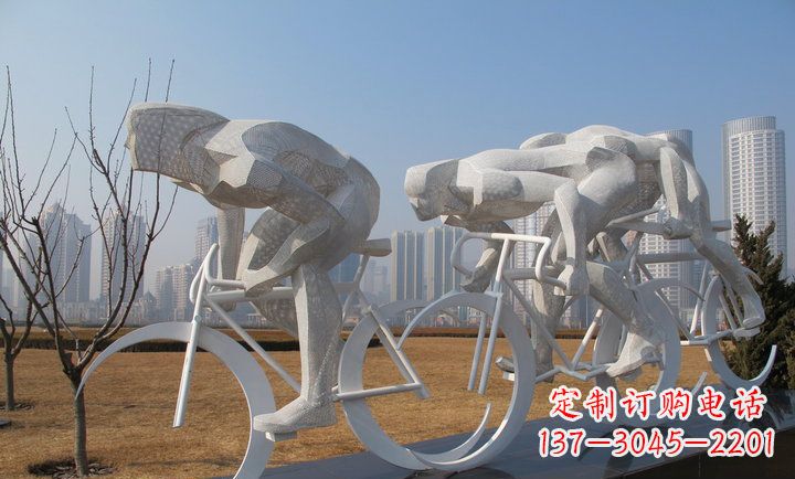 哈尔滨展现运动风采的不锈钢自行车雕塑