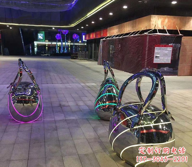 哈尔滨不锈钢手提包雕塑精美艺术品