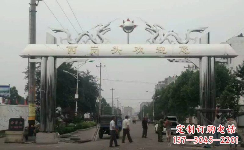 哈尔滨不锈钢双龙戏珠牌坊传承文化的雕塑之美