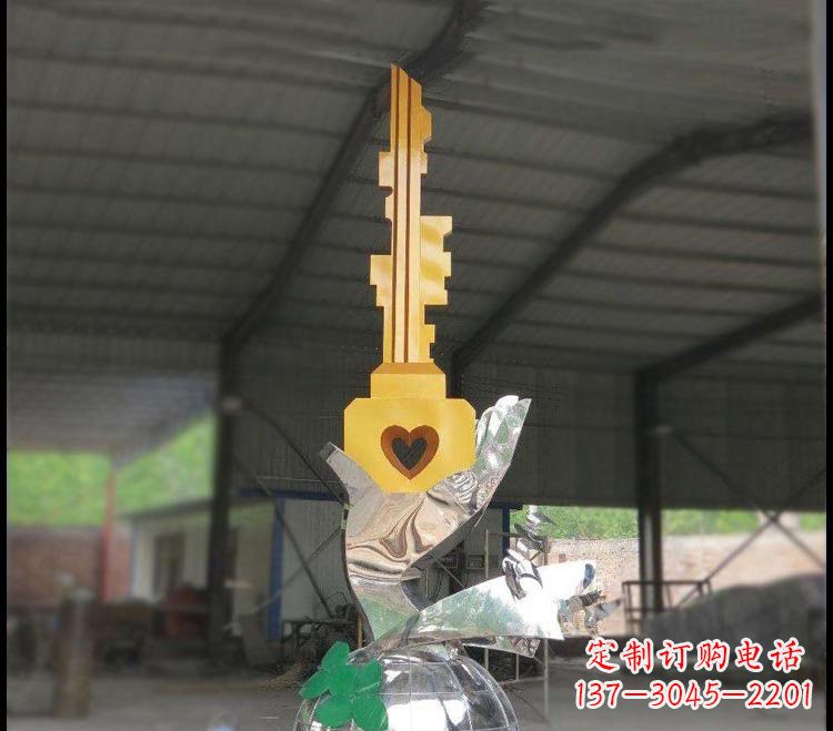 哈尔滨不锈钢校园手提钥匙雕塑