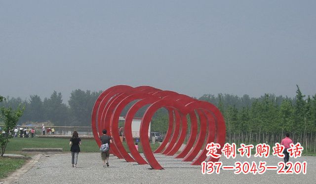 哈尔滨不锈钢心形拱门雕塑美丽而神圣