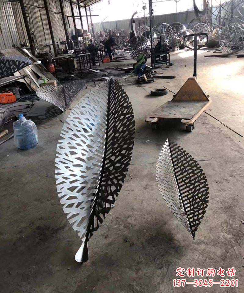 哈尔滨不锈钢美妙的艺术树叶雕塑