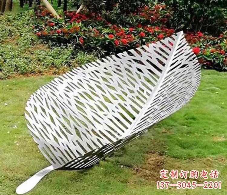 哈尔滨不锈钢园林镂空树叶雕塑精美而抽象
