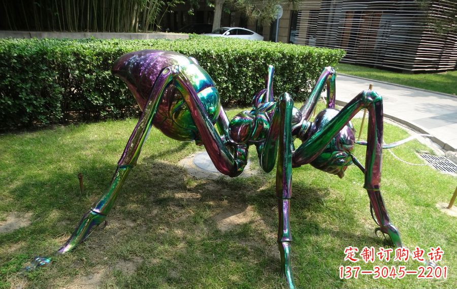 哈尔滨蜘蛛侠传递英雄激情的不锈钢雕塑