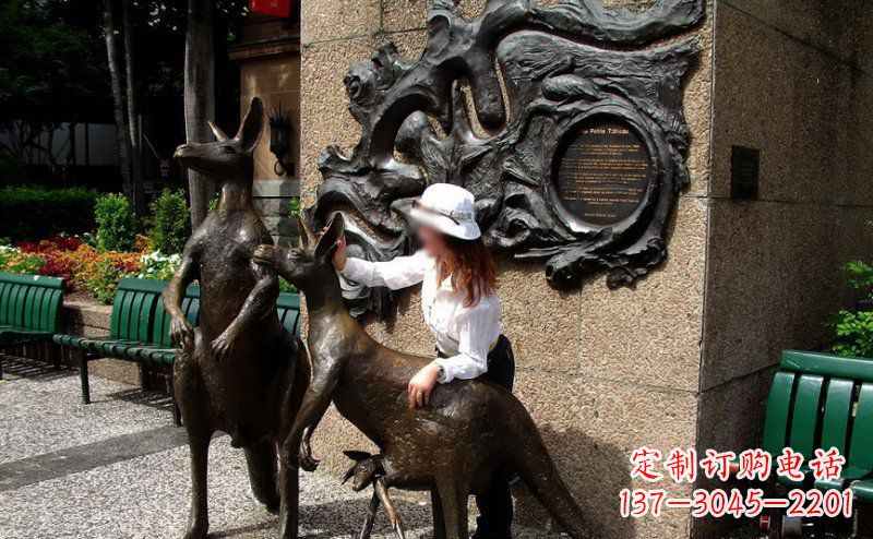 哈尔滨袋鼠雕塑——装点步行街的美丽风景