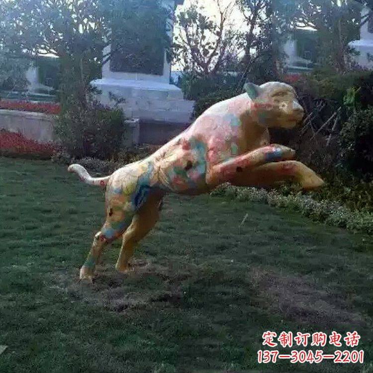 哈尔滨彩绘豹子玻璃钢雕塑-草坪绿地动物摆件