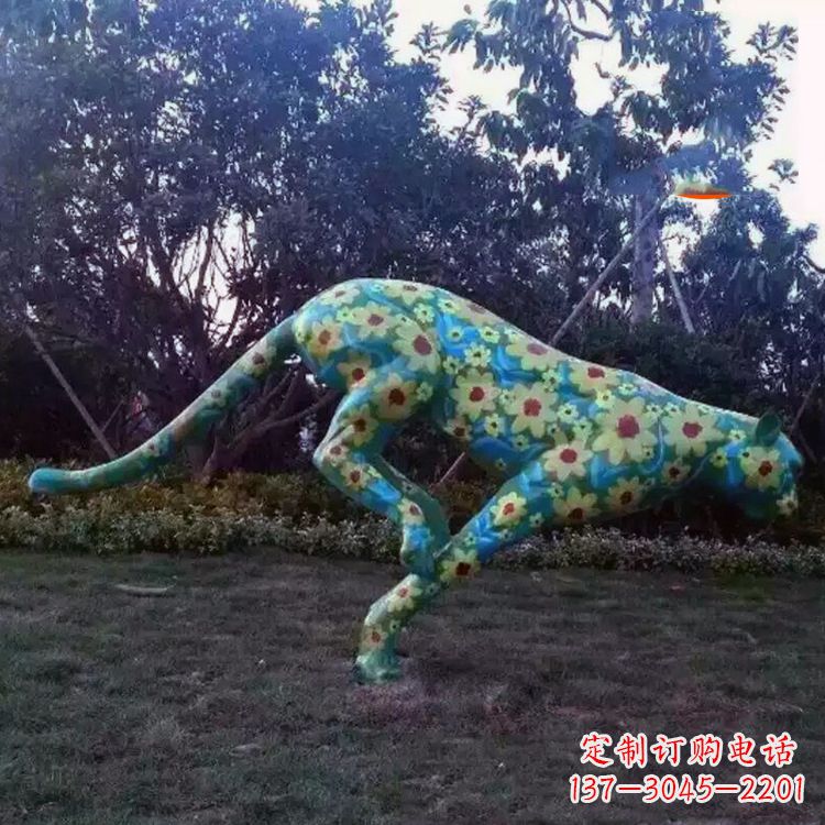 哈尔滨彩绘豹子雕塑-玻璃钢彩绘草坪动物摆件