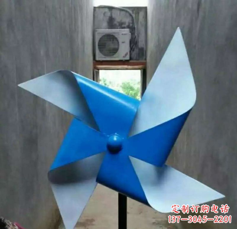 哈尔滨色彩斑斓的不锈钢风车雕塑