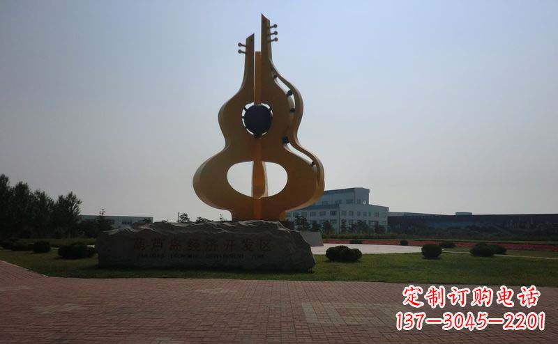 哈尔滨城市的不锈钢葫芦雕塑